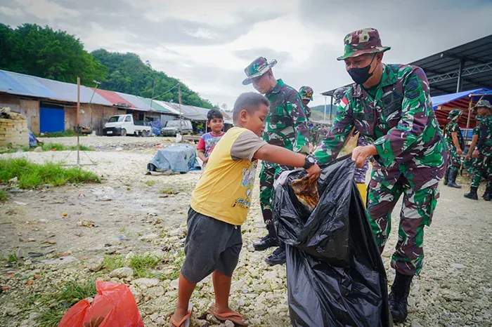 Kodam Cenderawasih dan Pemkot Jayapura Bersihkan Pasar Youtefa