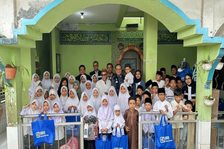 BRI Insurance Salurkan Bantuan Pendidikan untuk Dua Yayasan di Jakarta