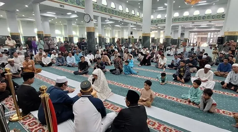 Jerlipa Br. Panjaitan Resmi Mualaf di Hadapan Ratusan Jamaah