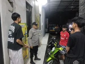 Kapolsek Pangenan Gelar 'Jumat Curhat' untuk Tingkatkan Kamtibmas di Desa Astanamukti