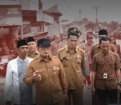 Bupati Sujiwo Tinjau Progres Pengaspalan Jalan Poros Kuala Dua-Mekar Sari