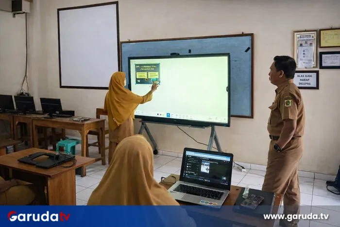 Pemerintah Distribusikan 280.000 TV Digital untuk Percepat Digitalisasi Pendidikan