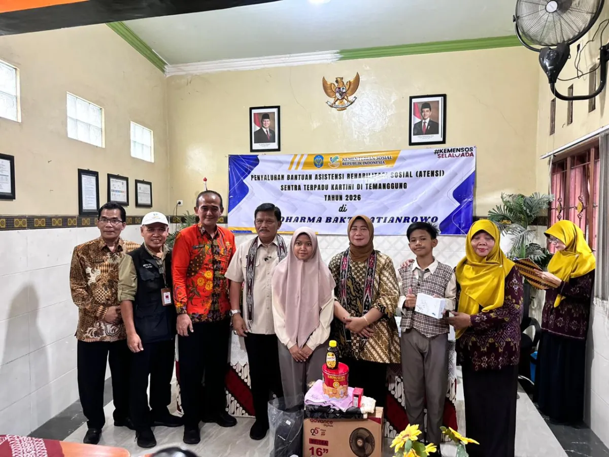Pemerintah Salurkan Bantuan Alat Bantu untuk Penyandang Disabilitas di SLB Dharma Bakti