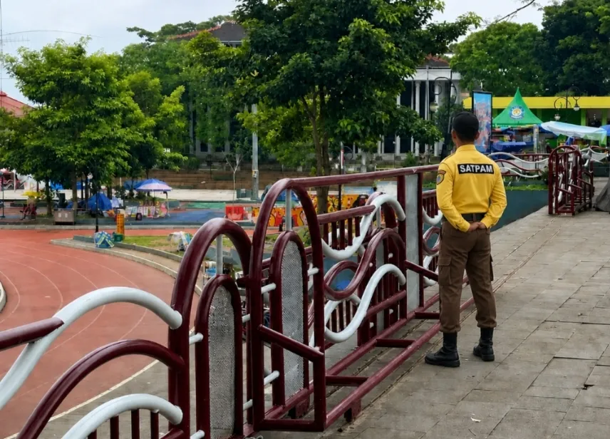Keberadaan 15 Petugas Keamanan di Lapangan Merdeka Sukabumi