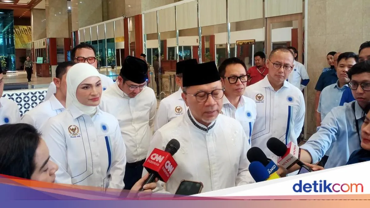 Zulhas Berikan Arahan dalam Bukber Fraksi PAN di DPR