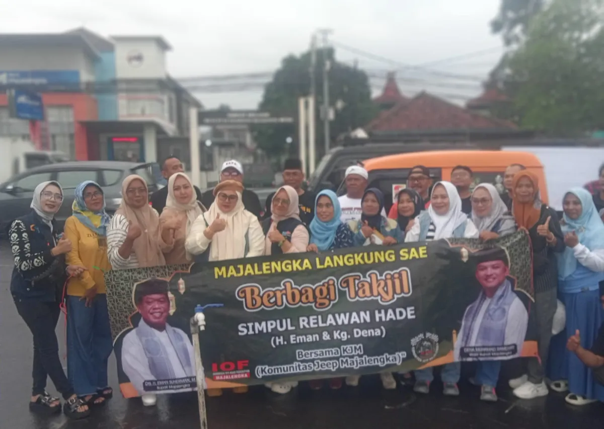 Relawan HADE dan Komunitas Jeep Gelar Aksi Berbagi Takjil di Majalengka