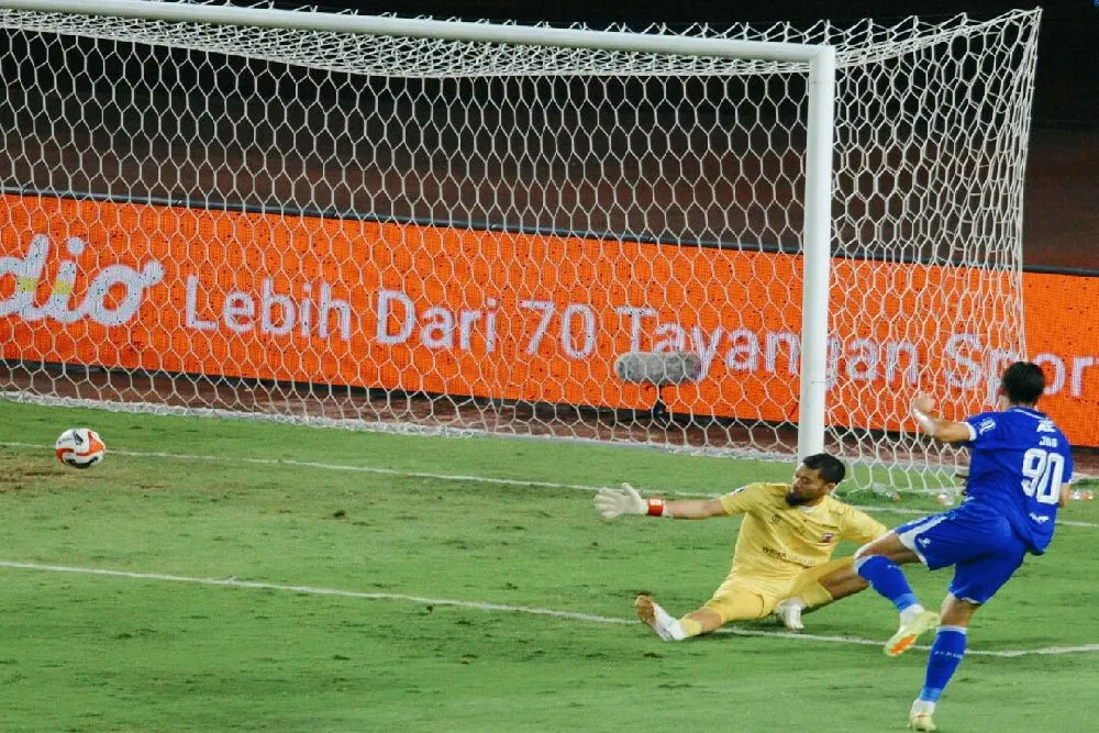 Persib Bandung Menang Telak atas Madura United 5-0, Kokoh di Puncak Klasemen