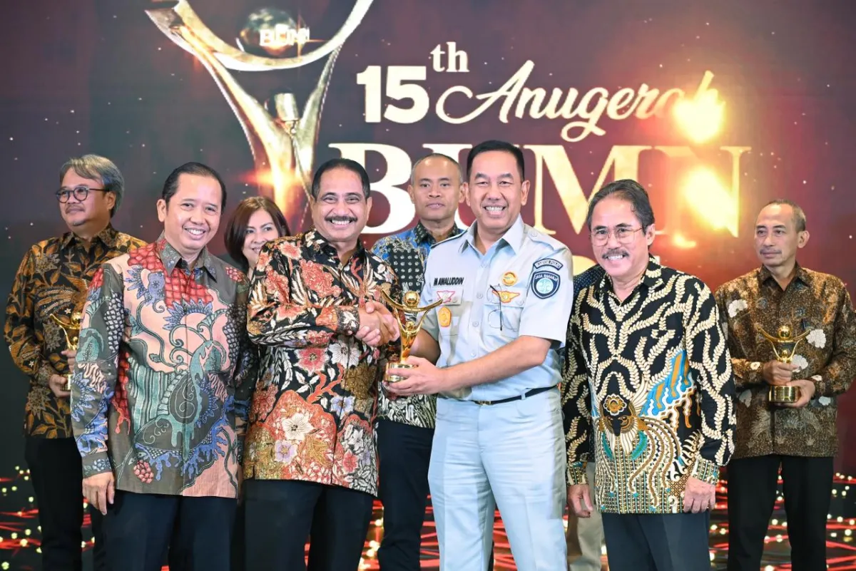 Jasa Raharja Terima Dua Penghargaan Anugerah BUMN 2026 atas Transformasi Digital