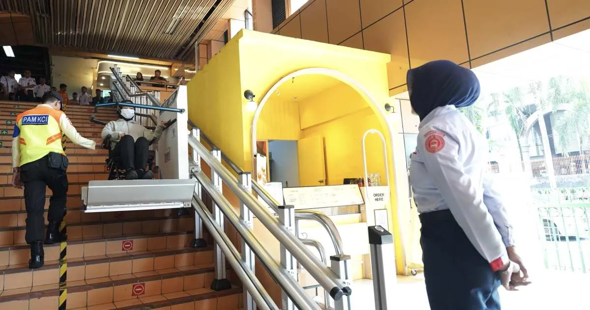 KCI Luncurkan Platform Lift untuk Akses Difabel di Stasiun Cikini