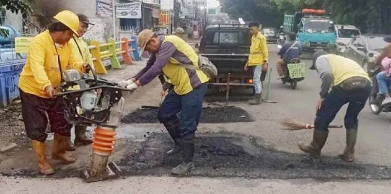 DPUPR Tangerang Respons Cepat Perbaiki Lubang Jalan Berdasarkan Laporan Warga