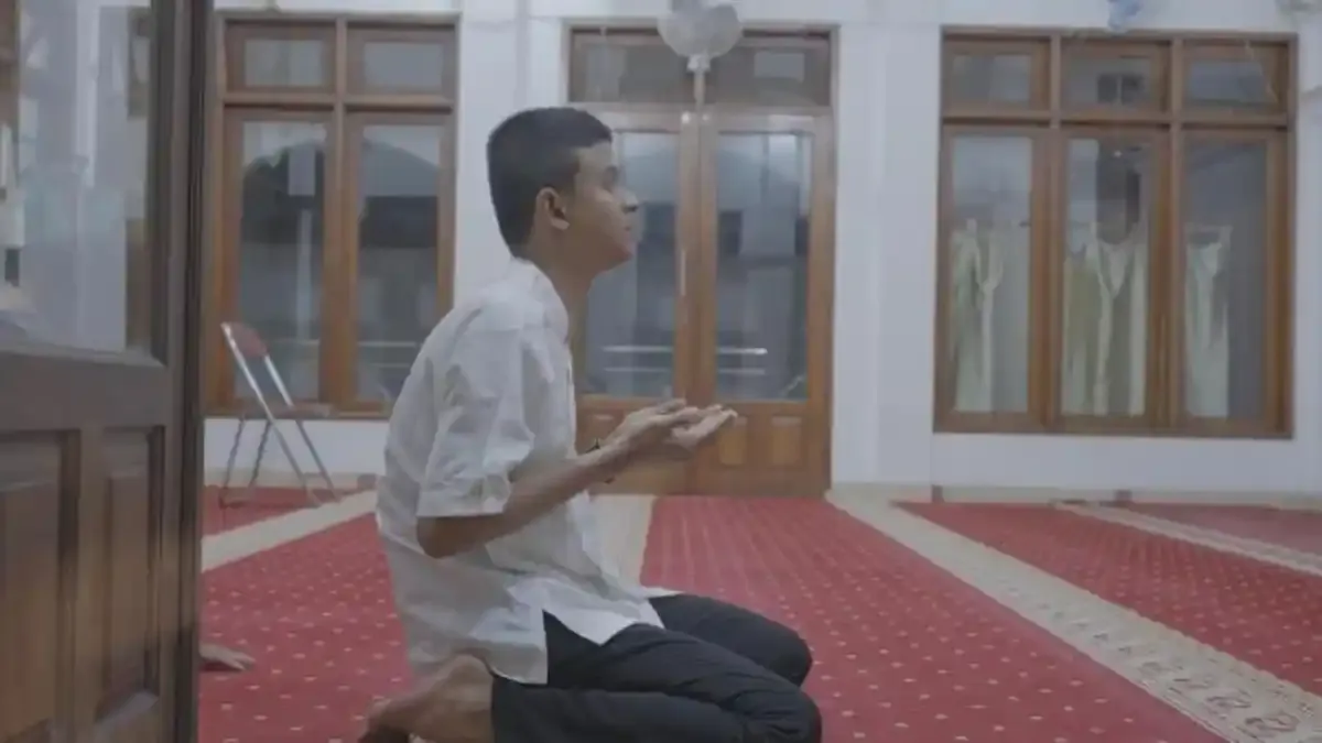 Isra, Difabel Tuli Pertama yang Dapatkan Suara Takbiran