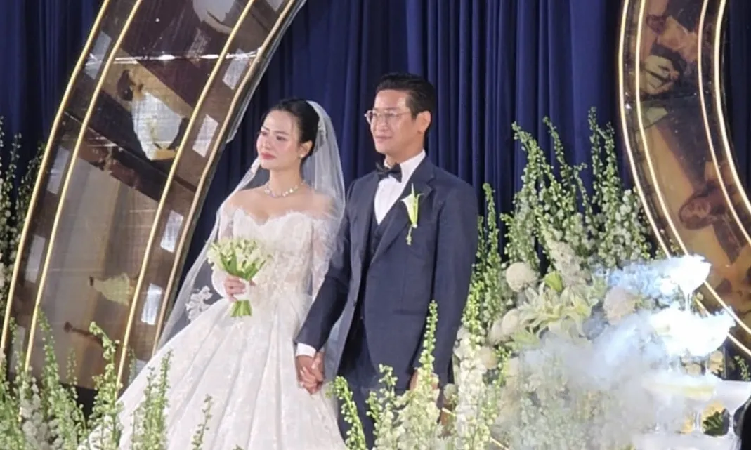 Pernikahan Aktris Viet Hoa dan Aktor Trong Tri di Hanoi