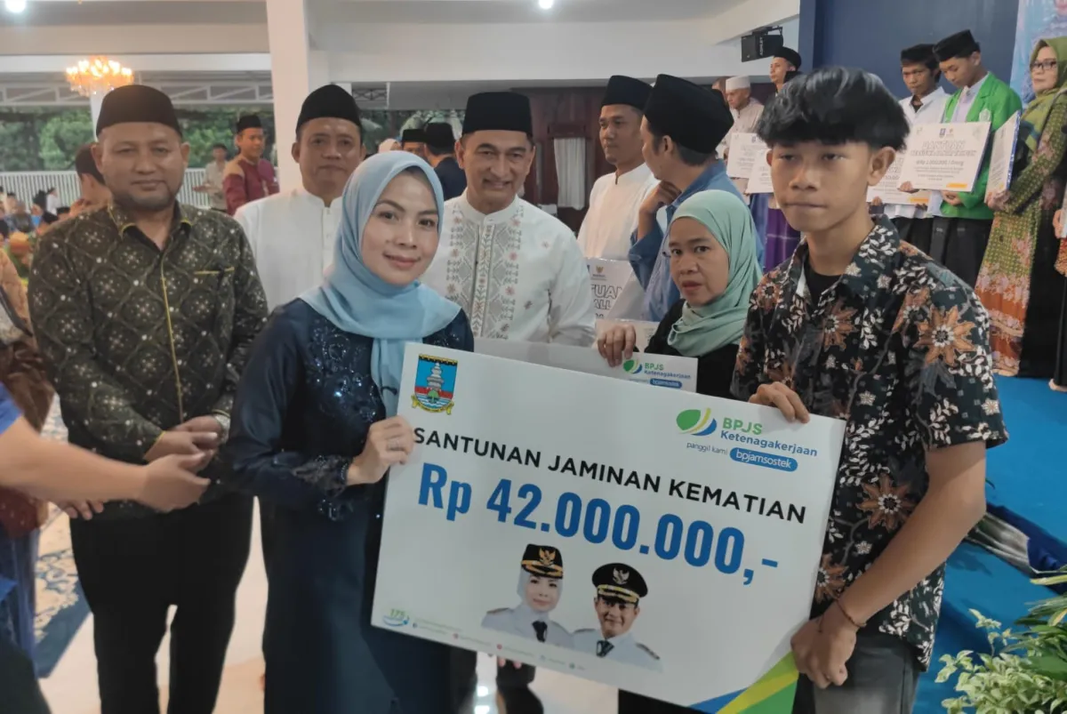BPJS Ketenagakerjaan Serang Serahkan Santunan Rp155 Juta pada Safari Ramadan