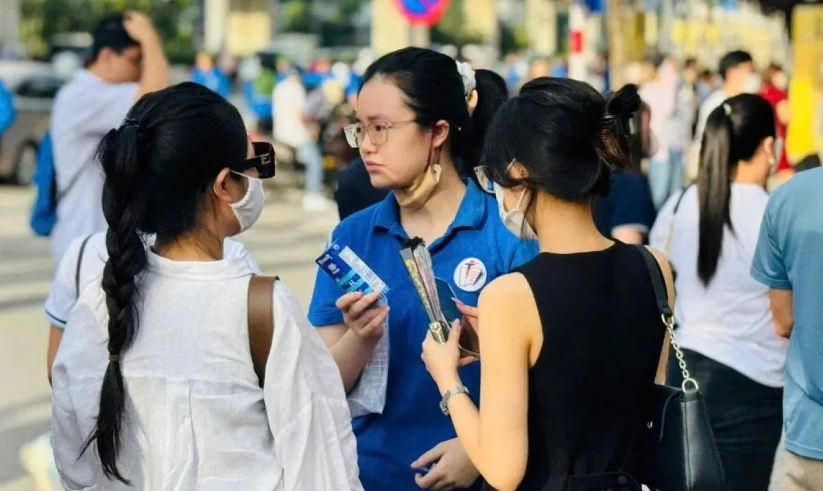 Transparansi Pendaftaran Kelas 10: Tantangan dan Kebijakan Baru di Hanoi