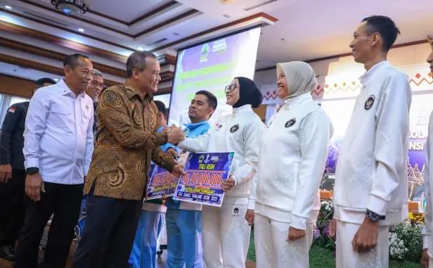 Gubernur Jateng Salurkan Tali Asih Rp4,9 M untuk Atlet dan Pelatih Berprestasi