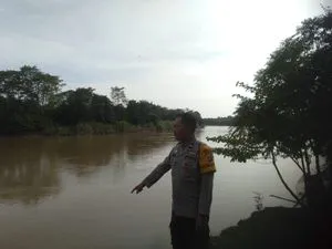 Polsek Tanah Abang Monitor Debit Air Sungai Lematang, Situasi Masih Normal