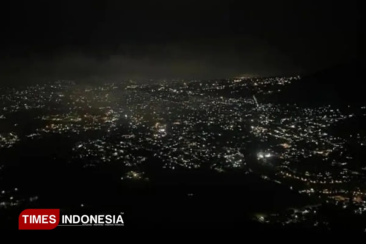 Paralayang Batu: Destinasi Wisata Ketinggian dengan Panorama Memukau
