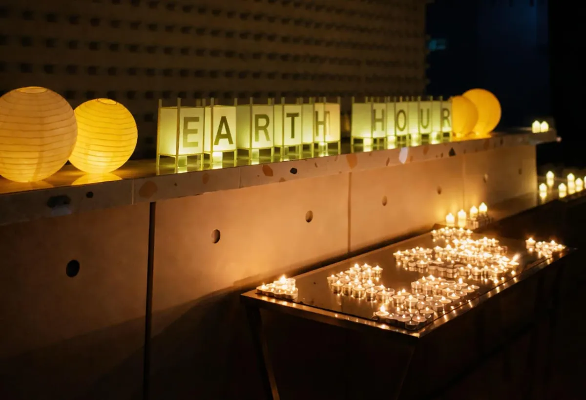 FOX Lite Hotel Cikarang Rayakan Earth Hour dengan Aksi Pemadaman dan Dekorasi Ramah Lingkungan