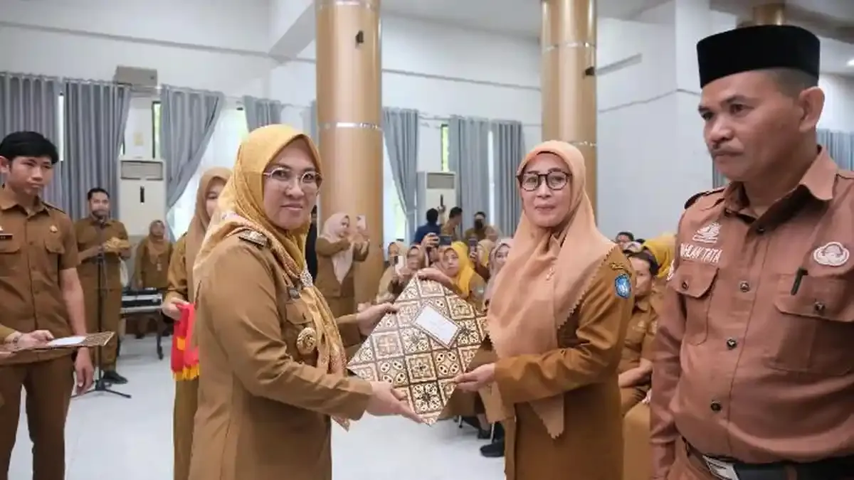 Bupati Gowa Serahkan 238 SK untuk Peningkatan Mutu Pendidikan