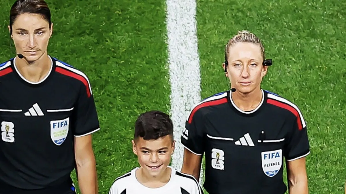 Wasit Piala Dunia 2026 Gunakan Ref Cam Lenovo Berteknologi AI