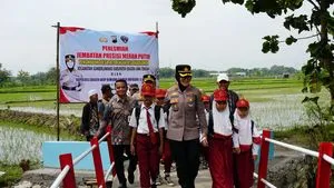 Kapolres Sragen Resmikan Jembatan Penghubung Desa Jati-Hadiluwih