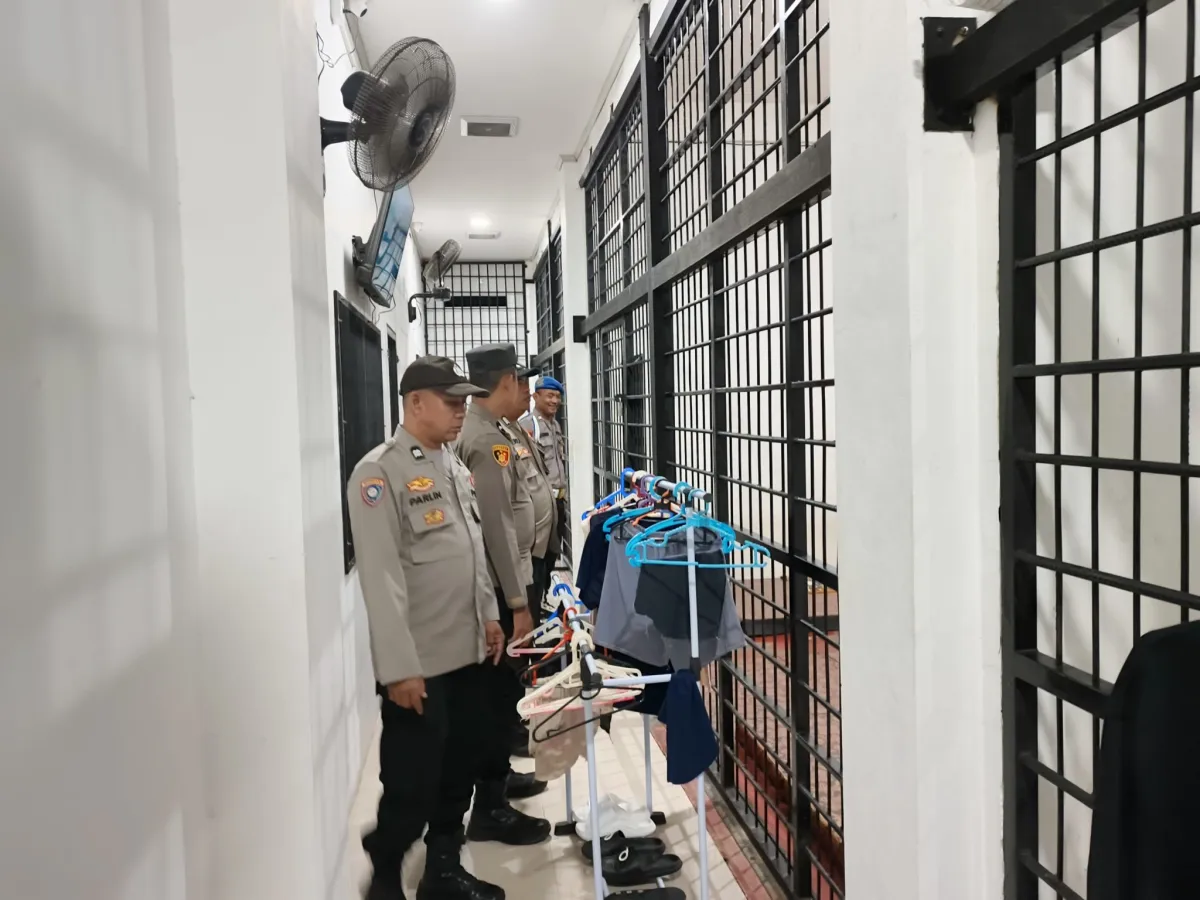 Polsek Sangatta Utara Lakukan Pengecekan Keamanan Rutan untuk Ciptakan Situasi Kondusif