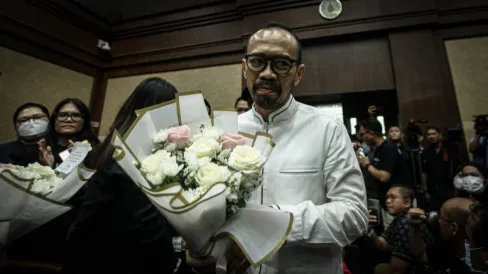 Pendukung Terdakwa Korupsi Pertamina Meriahkan Sidang Vonis di PN Tipikor