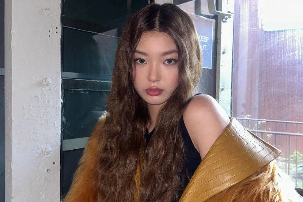 5 Gaya Makeup Mata Fresh a la Yoonchae 'KATSEYE'