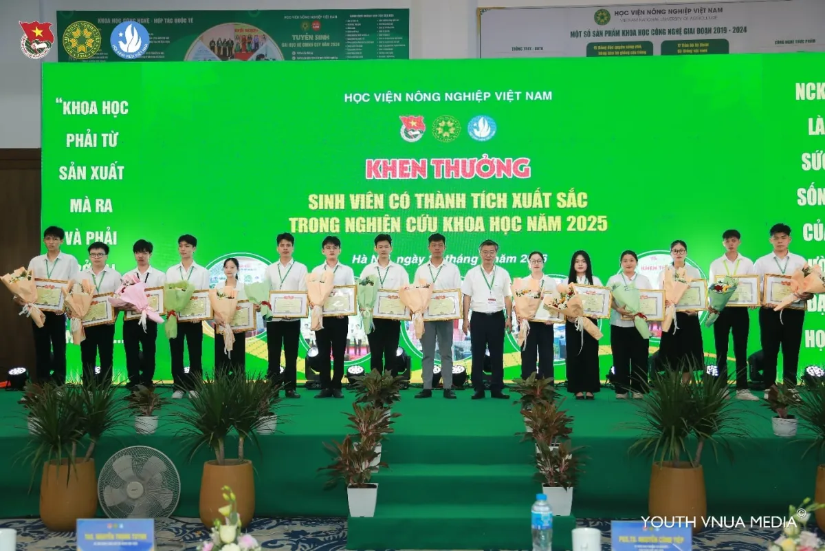 Mahasiswa Fakultas Teknologi Informasi Raih Penghargaan atas Inovasi Penelitian 2025