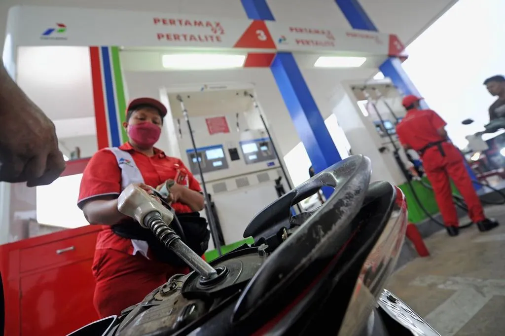Pemerintah Tunda Kenaikan Harga BBM Subsidi Meski Harga Minyak Dunia Naik
