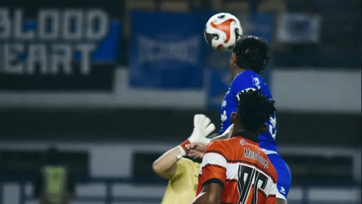 Persib Bandung Kembali Memperkokoh Posisi Puncak Klasemen Liga 1 Setelah Kalahkan Madura United