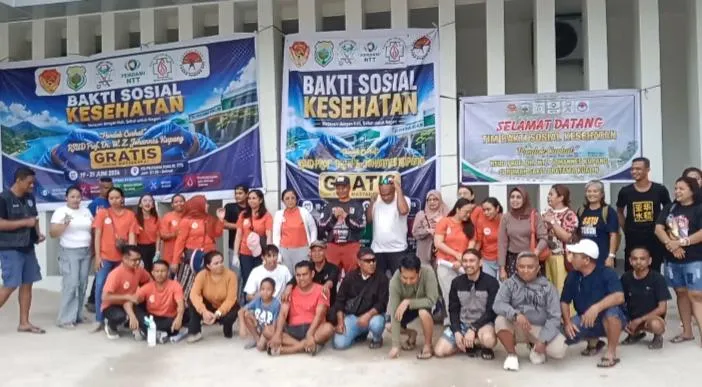 Bakti Sosial Kesehatan RSUD WZ Johannes dan Forum Pemuda NTT Layani 570 Warga di TTS