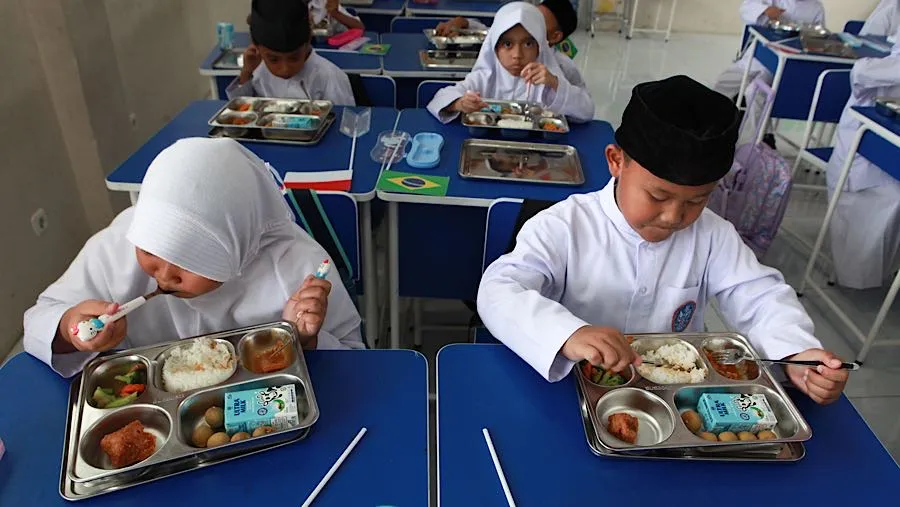 Pemerintah Tegaskan MBG Tidak Kurangi Anggaran Pendidikan dan Gaji Guru