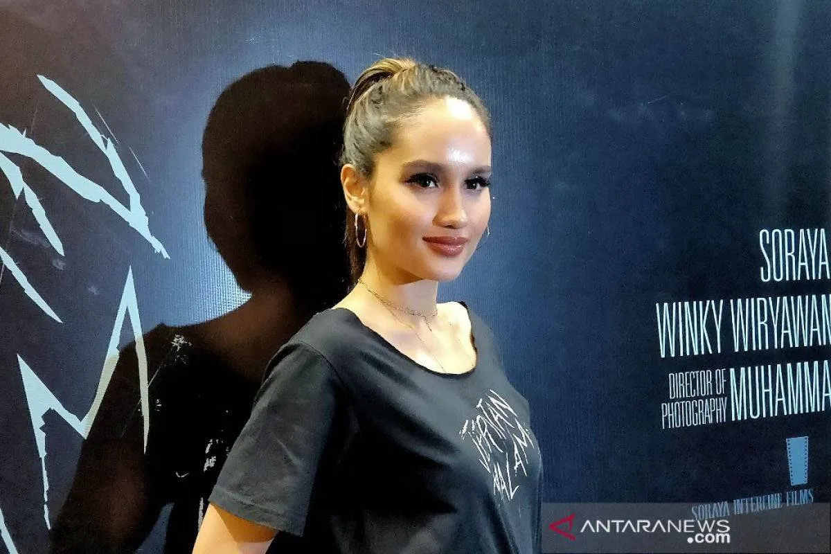 Cinta Laura Rahasiakan Rencana Pernikahan dengan Arya Vasco