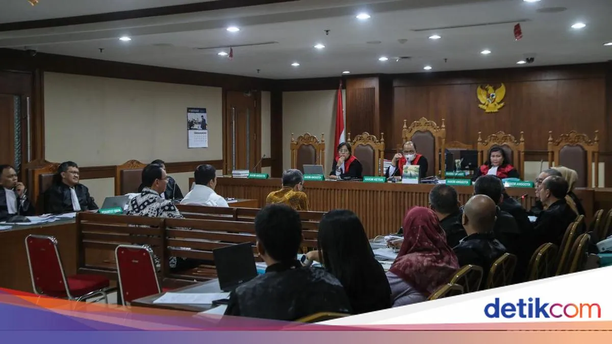 Hakim Tegur Terdakwa Korupsi LNG Soal Pertanyaan yang Tidak Relevan