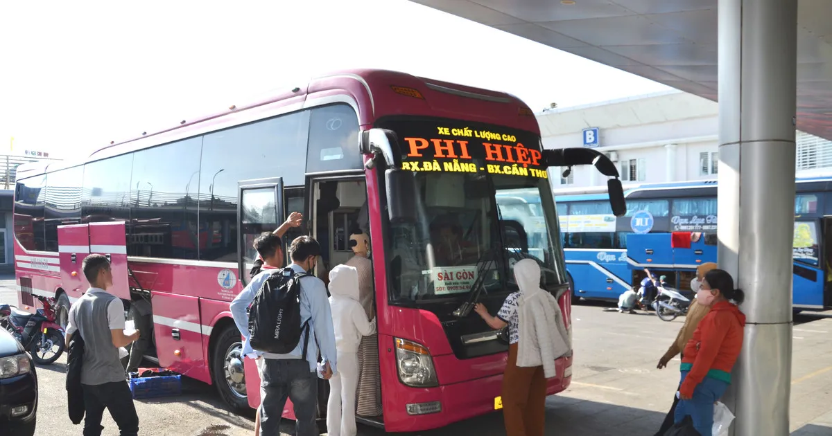 Peningkatan Lalu Lintas Penumpang di Terminal Bus Da Nang Selama Liburan Tet