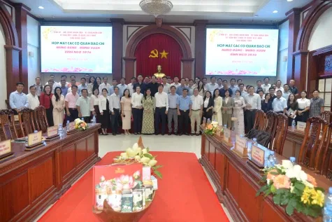 Konferensi Pers Rayakan Tahun Baru Imlek dan Pembangunan Provinsi Dong Thap