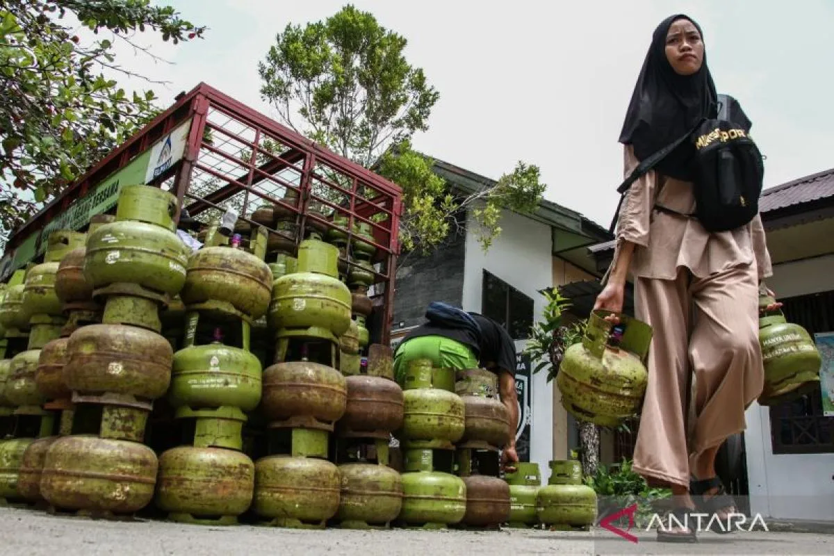 Strategi Dua Arah Menghadapi Lonjakan Harga Minyak