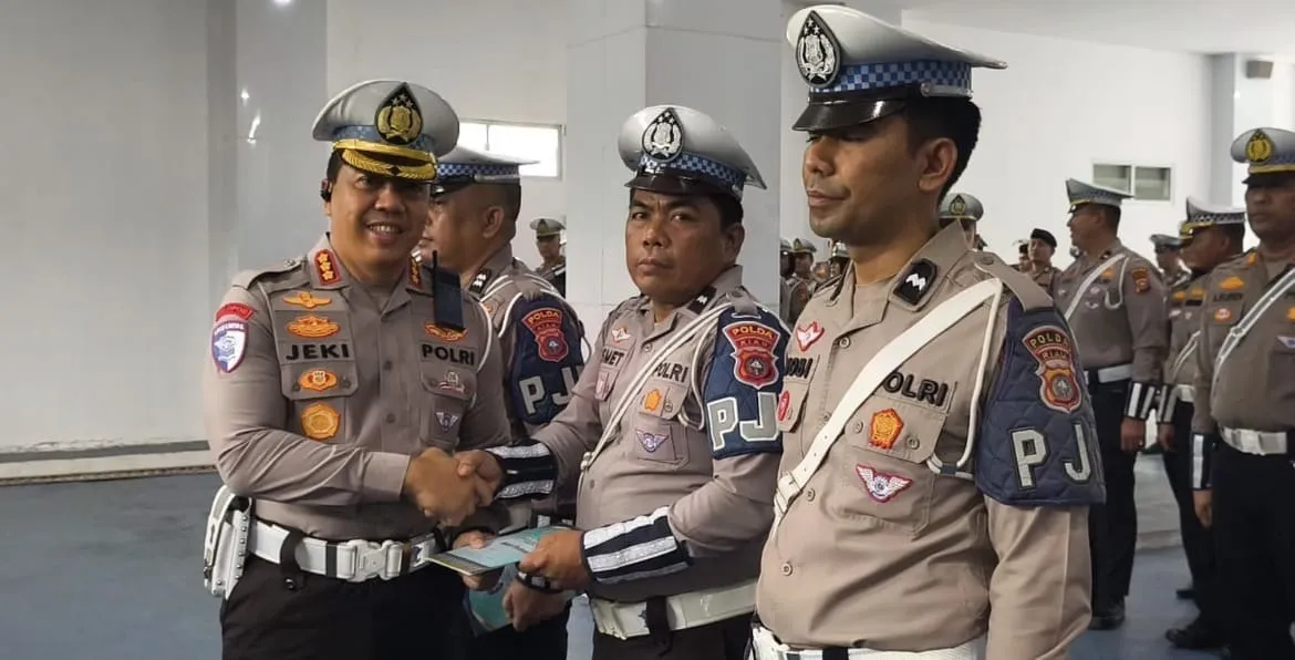 Empat Personel Ditlantas Polda Riau Dihargai atas Aksi Kemanuasiaan