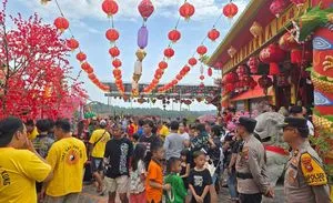 Ritual Cuci Jalan Warnai Perayaan Imlek di Sanggau