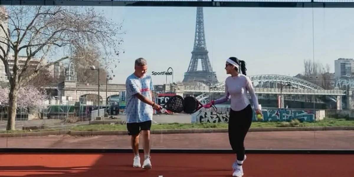 Gading Marten dan Medina Dina Berpadel di Bawah Menara Eiffel