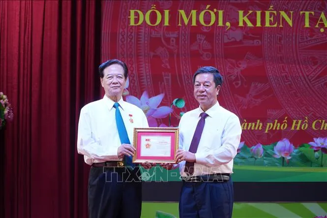 Peluncuran Buku Karya Nguyen Tan Dung: Menyoroti Inovasi dan Pengembangan Nasional