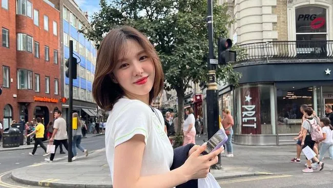 Wendy Red Velvet Luncurkan Video Musik Kolaborasi 'Emotions' dengan Alec Benjamin
