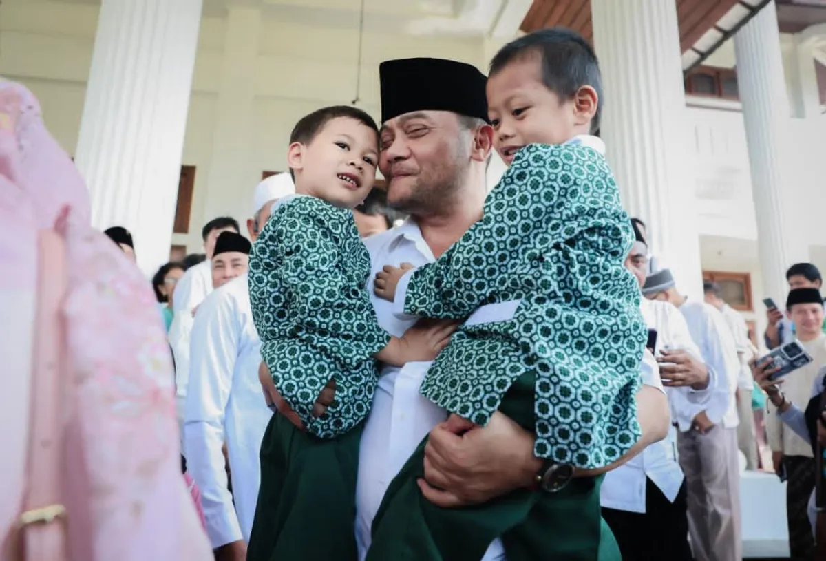 Gubernur Luthfi Rayakan Lebaran dengan Berbagi Bersama Anak Panti dan Difabel