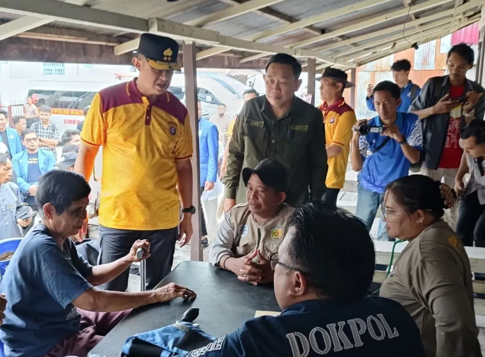 Kapolda Kalteng Ajak Warga Bersihkan Lokasi Kebakaran di Palangka Raya
