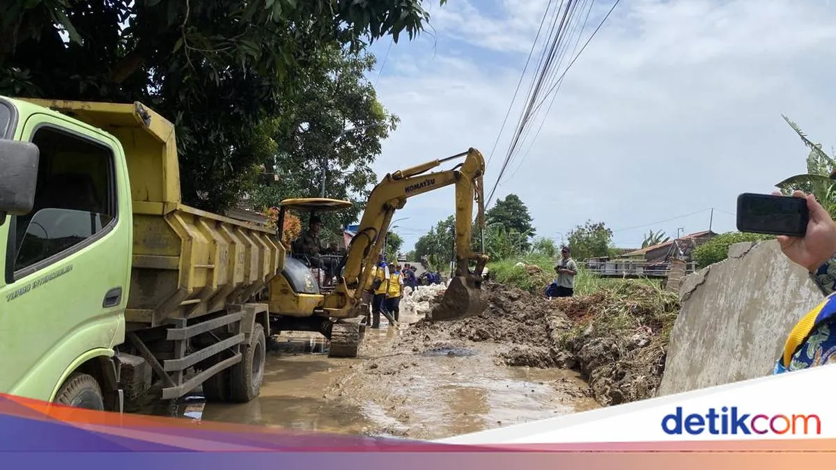 Suara Keras Terjadi Saat Talut Jebol di Tugu Semarang