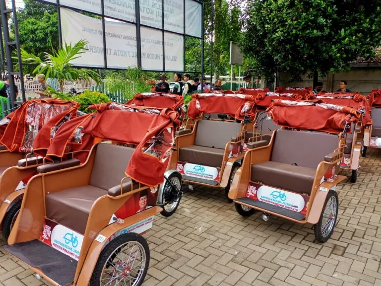 Pemberian 200 Becak Listrik untuk Pembecak Lansia Dukung Transportasi Hijau di DIY