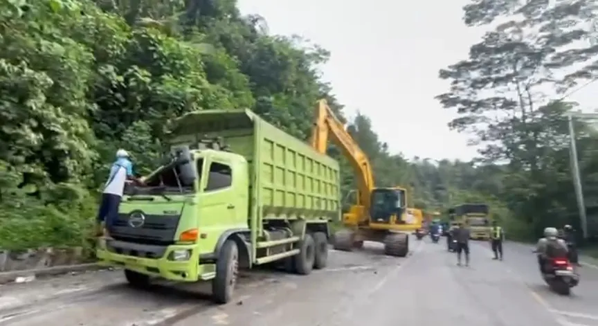 Kemacetan Jalur Padang–Solok Terjadi Akibat Truk Batu Bara Rem Blong