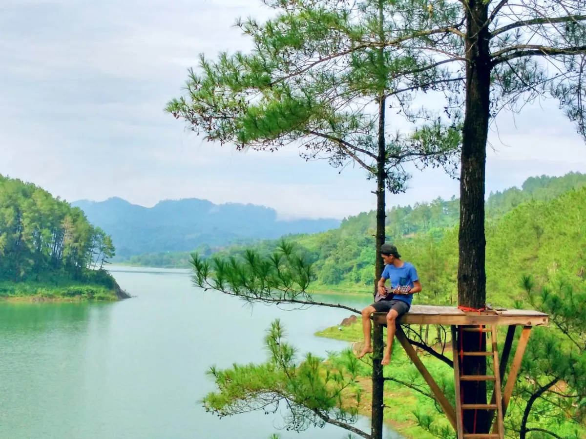 Pesona Ranu Gumbolo di Tulungagung: Destinasi Wisata Alam yang Menawan