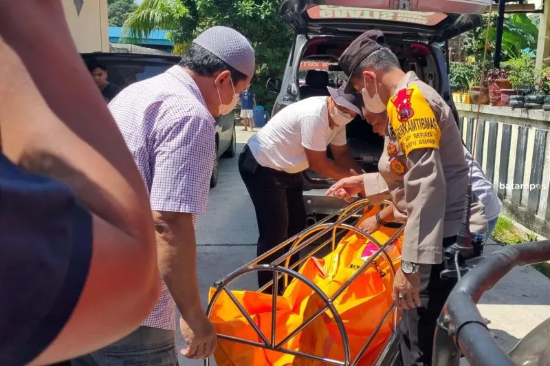 Warga Batuampar Ditemukan Tewas di Ruang Tamu Diduga Akibat Sakit